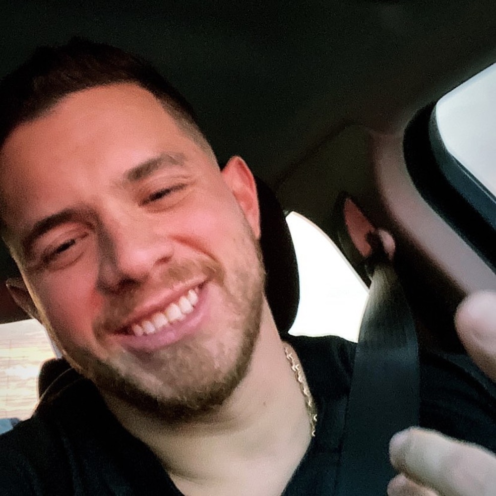 Meet your Posher, Carlos